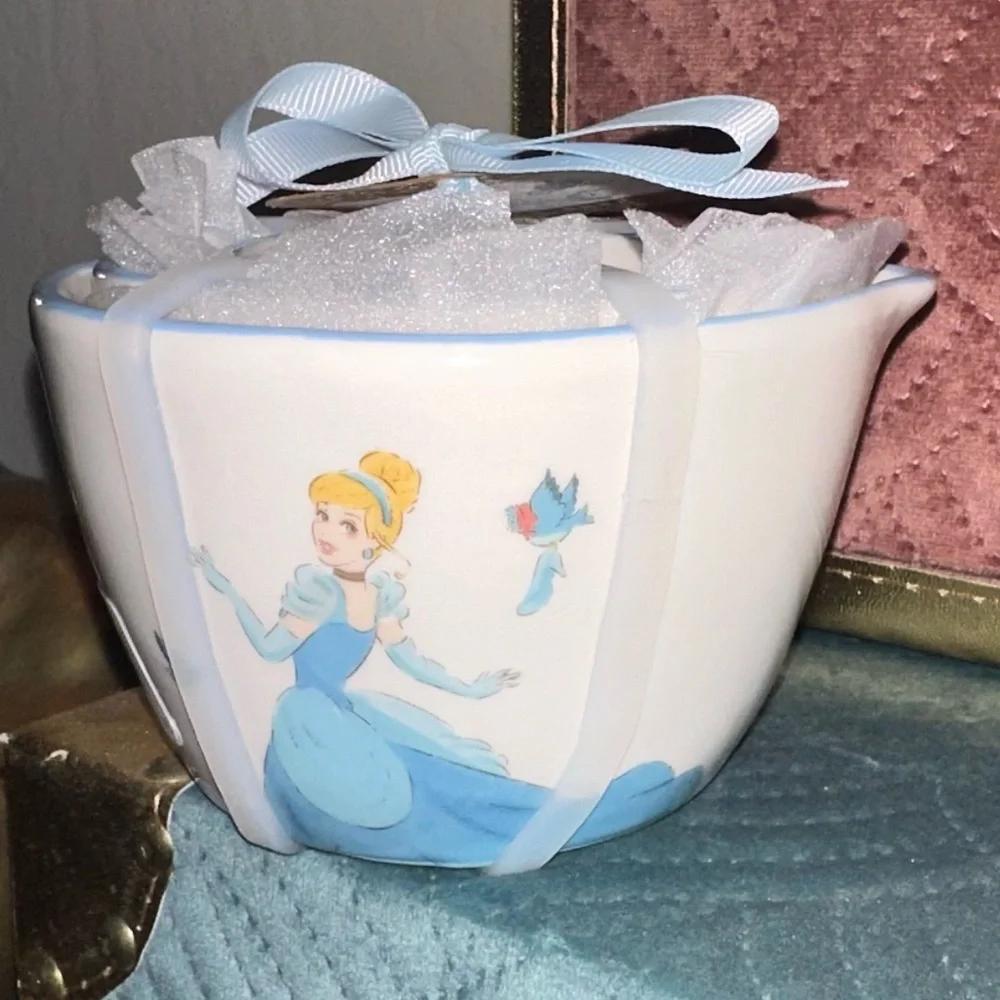 Cinderella Measuring Cups Glass